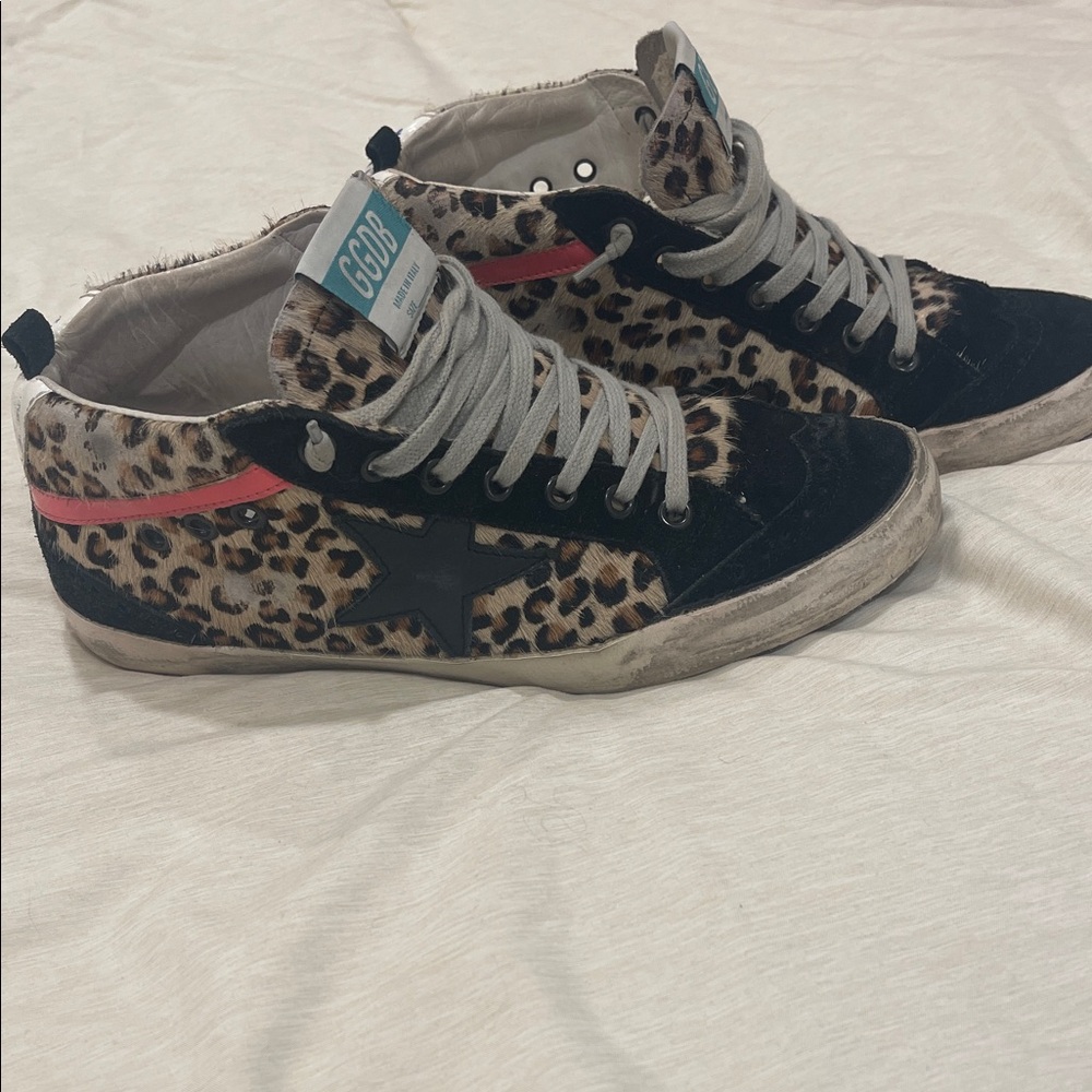 Authentic Golden Goose mid star sneakers. Leopard fur - overall distressed style